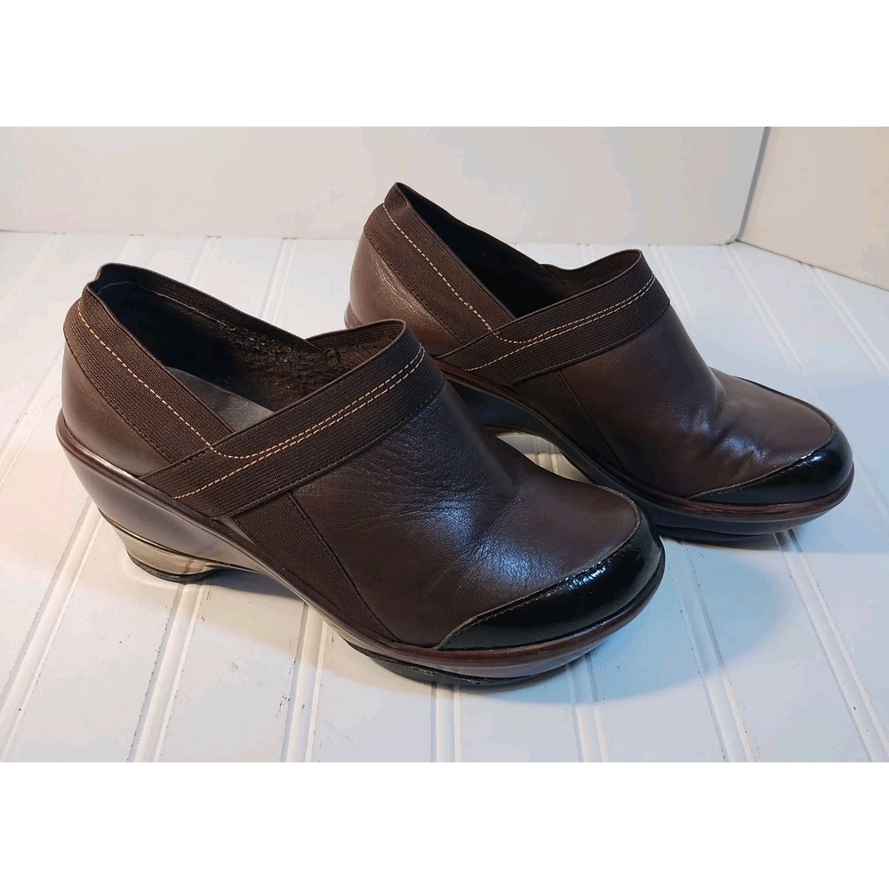 Jambu Cali Classic Womens 6 M Brown Leather Slip On Wedge Heel Clog Shoes